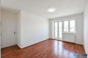 Světlý byt na prodej v Kyjích - Praha , cena 4900000 CZK / objekt, nabízí 