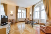 Pronájem bytu s balkonem: Praha 5- Malá Strana, Újezd, cena 35000 CZK / objekt / měsíc, nabízí 