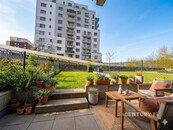 Světlý tichý byt 40 m2 s terasou a vlastní zahradou 40 m2, cena 20200 CZK / objekt / měsíc, nabízí 