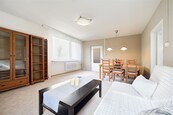 Světlý byt ve zvýšeném přízemí 3+1 76 m2 v Praze 8 Troji, cena 8390000 CZK / objekt, nabízí 