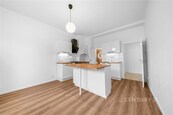 Prostorný, Světlý Byt 2+kk se Sklepem k Pronájmu v Žádané Lokalitě Michle, Počátecká 1024/3, 14000 Praha, ihned k dispozici., cena 21900 CZK / objekt / měsíc, nabízí CENTURY 21 Birdie Reality
