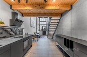 Designový loftový byt 2+kk v projektu Lofty Kolbenova, cena 9990000 CZK / objekt, nabízí CENTURY 21 Birdie Reality - pobočka NextRound