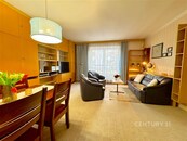 Klidný byt 2+1, s užitnou plochou 70 m2, vhodný pro investici, Praha Košíře., cena 7950000 CZK / objekt, nabízí CENTURY 21 Dream