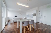 Pronájem bytu 1+kk 43 m2, Pelůškova Praha, cena 18500 CZK / objekt / měsíc, nabízí CENTURY 21 Dream