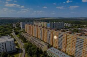 Světlý byt 2+kk, 47 m2 se dvěma sklepy a výhledem do okolí v oblíbené lokalitě Praha Bohnice., cena 6790000 CZK / objekt, nabízí 