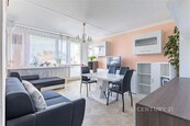Prodej bytu 3+1 se zasklenou lodžií a klimatizací, Praha-Řepy, Vondroušova, cena 8690000 CZK / objekt, nabízí 