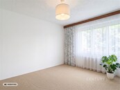 Pronájem světlého bytu 2+1 v Malešicích, cena 24000 CZK / objekt / měsíc, nabízí 