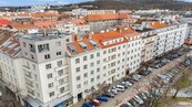 Stylový byt ve funkcionalistickém domě s klidným vnitroblokem - Vršovice, cena cena v RK, nabízí 