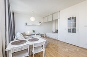Prodej bytu 1kk, Rezidence Topolová, Praha 10, cena 5490000 CZK / objekt, nabízí CENTURY 21 Realitas Central Praha