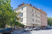 PROSTORNÝ BYT S VYSOKÝMI STROPY A POTENCIÁLEM PRO VAŠE NÁPADY - LOUNSKÝCH, NUSLE, cena 10990000 CZK / objekt, nabízí CENTURY 21 Realitas Central Praha