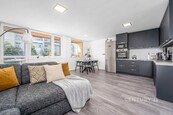 Prodej bytu 4+kk se zasklenou lodžií a sklepem, 98 m2, Praha 5 - Zbraslav, ul. Sulova, cena 9500000 CZK / objekt, nabízí CENTURY 21 4fin Reality