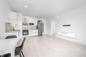 Pronájem bytu 2+kk s balkonem, sklepem a garážovým stáním, 66 m2, Praha 9- Hloubětín, ul. Waltariho, cena 23000 CZK / objekt / měsíc, nabízí CENTURY 21 4fin Reality