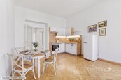 Pronájem bytu 3+kk (70 m2) po kompletní rekonstrukci jen pár minut od Jiřího z Poděbrad, cena 27800 CZK / objekt / měsíc, nabízí CENTURY 21 4fin Reality