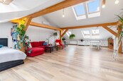 Osobitý podkrovní byt 1+1 na Smíchově - 87 m2 s balkonem, cena 9990000 CZK / objekt, nabízí 