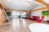 Osobitý podkrovní byt 2+1 na Smíchově - 87 m2 s balkonem, cena 9750000 CZK / objekt, nabízí 