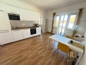 Život s výhledem a duší: Designový byt s terasou, pavlačí a soukromým parkem 2kk 40m² Strašnice, cena 6950000 CZK / objekt, nabízí 