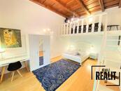 Prostorný byt 1+1 k pronájmu na Malé Straně, cena 28000 CZK / objekt / měsíc, nabízí Kluci Z Realit.CZ