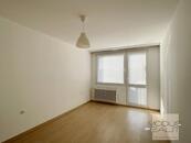 Pronájem bytu 2+kk, 45 m2, Praha 8 - Kobylisy, sklep, nezařízený, lednice, pračka, MHD, volný ihned , cena 17800 CZK / objekt / měsíc, nabízí Modus Reality