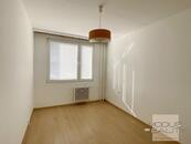 Pronájem bytu 2+kk, 45 m2, Praha 8 - Kobylisy, sklep, nezařízený, lednice, pračka, MHD, volný ihned , cena 17800 CZK / objekt / měsíc, nabízí Modus Reality