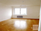 Pronájem bytu 2+kk, 54 m2, Praha 3 - Vinohrady, kuchyň v chodbě, výhled, MHD, volný od 15. 6. 2026 , cena 19900 CZK / objekt / měsíc, nabízí Modus Reality