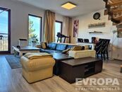 Rodinné bydlení s atmosférou domu: Mezonet 4+kk (96 m) se zahradou a velkorysou garáží, cena 15340000 CZK / objekt, nabízí 