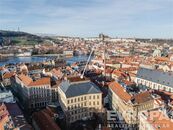 Prodej jedinečného loftového bytu 2+kk, 63 m Praha 1, Staré Město, U Dobřenských 271/5, cena cena v RK, nabízí 