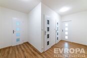 Pronájem bytu 3+1 v Prosluněné ulici, Praha 5, cena 29500 CZK / objekt / měsíc, nabízí 