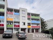 Pronájem bytu 3+1 v Prosluněné ulici, Praha 5, cena 34000 CZK / objekt / měsíc, nabízí EVROPA realitní kancelář