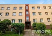 Pronájem nevybaveného bytu 3+kk s garážovým stáním, pod Kubánským náměstím Praha 10, cena 26000 CZK / objekt / měsíc, nabízí EVROPA realitní kancelář