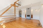 Výjimečný triplex 5+1 s terasou, krbem a výhledem na Pražský hrad Václavkova - Praha 6, Dejvice, cena 55000 CZK / objekt / měsíc, nabízí Frydrych Reality, s.r.o.