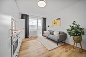 Nově zrekonstruovaný 2+kk s lodžií, klidná lokalita u Ladronky, Praha 5, cena 6850000 CZK / objekt, nabízí Century 21 Synergy