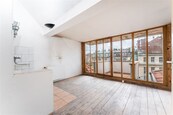 Podkrovní ateliér 54 m2 s balkonem 4 m2, Velvarská Praha Dejvice, cena 8490000 CZK / objekt, nabízí Century 21 Synergy