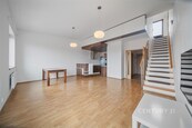 Výjimečný mezonetový byt 4+kk s terasou, balkonem a velkorysým prostorem - Praha-Kolovraty, cena 14490000 CZK / objekt, nabízí 