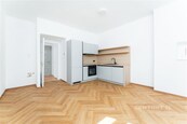 Kompletně zrekonstruovaný byt 3kk, 75 m2, Dejvice, cena 14789000 CZK / objekt, nabízí Century 21 Synergy