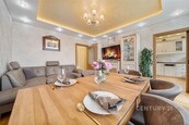 Prodej prostorného a světlého bytu 3+1 s lodžií 77 m2 a sklepem , Praha 5 Hlubočepy, cena 9890000 CZK / objekt, nabízí Century 21 Synergy