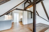 Podkrovní atelier 73 m2 s balkónem 7 m2, cena 13190000 CZK / objekt, nabízí Century 21 Synergy