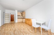 Pronájem částečně zařízeného bytu 2KK, 41m2 Modřany, cena 15000 CZK / objekt / měsíc, nabízí Century 21 Synergy
