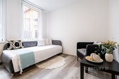 K pronájmu zařízené 1+kk, 25 m2, u Bulovky s uzavřeným dvorkem, Praha 8, cena 14000 CZK / objekt / měsíc, nabízí Century 21 Synergy
