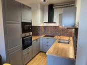 Prodej bytu 2+1 50 m s balkonem, sklepem a GS, cena 11900000 CZK / objekt, nabízí Noblesse Homes