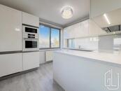 Prostorný rodinný byt 4+kk, 141 m, 2 balkony, 2 garážová stání, Praha 6 Řepy, cena 18000000 CZK / objekt, nabízí GLJ Partners