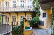 Pronájem bytu 2+1 nacházející se v atraktivní a prestižní lokalitě Praha 1 Malá Strana, cena 39000 CZK / objekt / měsíc, nabízí 