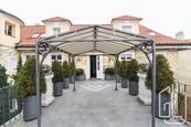 Pronájem bytu 4+1 nacházející se v prestižní lokalitě Praha 1 Malá Strana, ulice Vlašská., cena 90000 CZK / objekt / měsíc, nabízí GLJ Partners