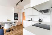 GLJ Partners Vám nabízí k pronájmu moderní a světlý byt 2+KK o celkové ploše 53 m2 s terasou 9 m2, cena 32800 CZK / objekt / měsíc, nabízí GLJ Partners