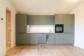 GLJ Partners nabízí k prodeji světlý a útulný byt 1+kk o ploše 34,2 m2 s prostornou zahradou, cena 8750000 CZK / objekt, nabízí 