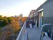 Pronájem bytu 1+kk s terasou, ulice Hartigova, Praha 3, po kompletní rekonstrukci, klimatizace, cena 18000 CZK / objekt / měsíc, nabízí Altoja Living, s.r.o.