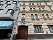 Nabízíme k pronájmu prostorný byt 2+1 o velikosti 65 m² v atraktivní lokalitě Praha 3, cena 24000 CZK / objekt / měsíc, nabízí Smart Relo s.r.o.