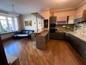 Světlý byt 3+kk po kompletní rekonstrukci (78,6 m²) s velkým sklepem a zaskleným balkonem, Prah, cena 9600000 CZK / objekt, nabízí 