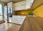 Pronájem bytu 3+1, 70 m² s lodžií, Černého, Praha Střížkov, cena 31000 CZK / objekt / měsíc, nabízí Smart Relo s.r.o.