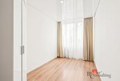 Prodej zrekonstruovaného 3+KK 64m2 + lodžie + sklep v revitalizovaném domě Praha 4 Háje, cena 9750000 CZK / objekt, nabízí 