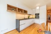 Pronájem moderního bytu 3+kk s balkonem v Rezidenci Vltava Karlín, cena 47000 CZK / objekt / měsíc, nabízí Realityspolu